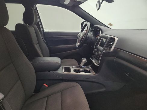 Used 2019 Jeep Grand Cherokee Laredo AWD/4WD image 21