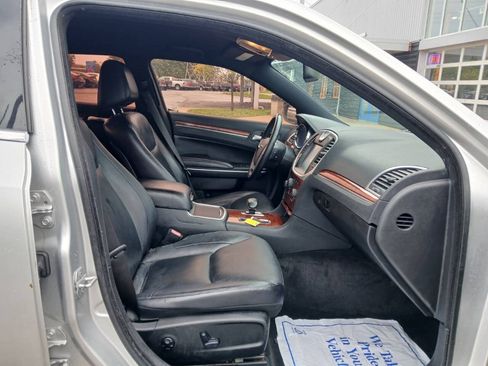 Used 2012 Chrysler 300 Limited RWD image 10