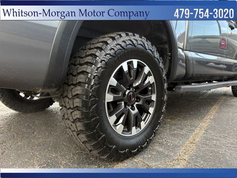 Used 2021 Nissan Titan PRO-4X w/ Pro-4x Convenience Package AWD/4WD image 9