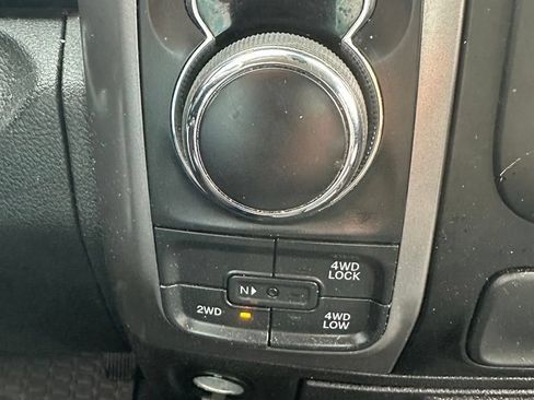 Used 2021 RAM 1500 Classic SLT AWD/4WD image 18