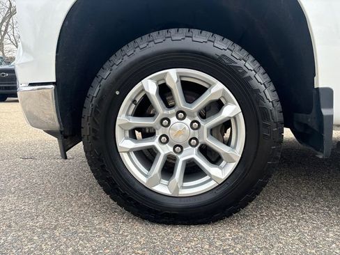 Certified 2022 Chevrolet Silverado 1500 LT AWD/4WD image 24