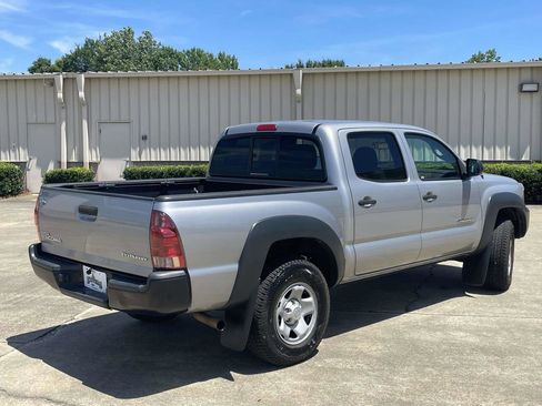 Used 2014 Toyota Tacoma PreRunner w/ Convenience Package RWD image 3