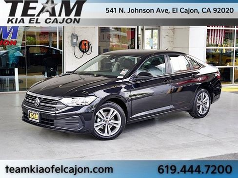 Used 2024 Volkswagen Jetta SE image 1