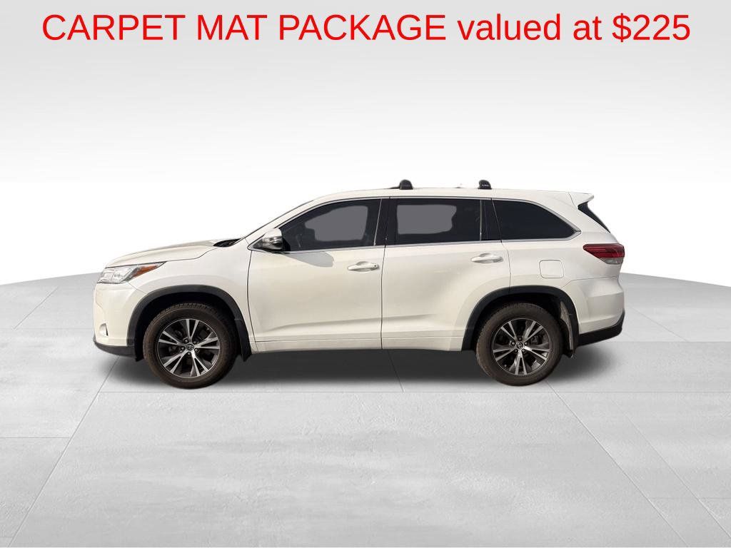 Used 2017 Toyota Highlander LE w/ Carpet Mat Package AWD/4WD image 6