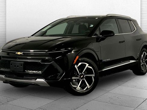 Used 2025 Chevrolet Equinox EV LT image 12