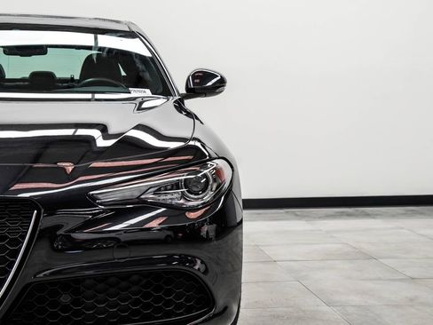 Used 2022 Land Rover Discovery HSE R-Dynamic image 4