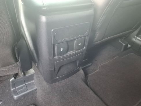 Used 2024 Ford Explorer XLT RWD image 11