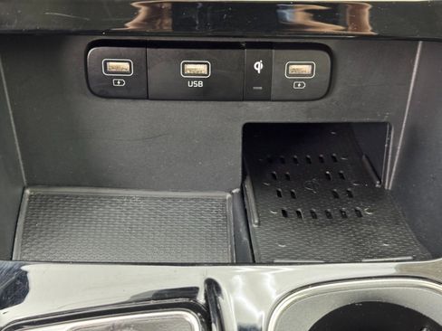 Used 2024 Kia Carnival SX Prestige image 28