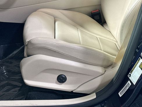 Used 2021 Mercedes-Benz GLC 300 4MATIC w/ Multimedia Package image 14