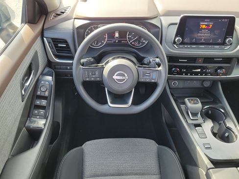 Certified 2023 Nissan Rogue SV FWD image 15