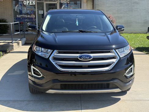 Used 2018 Ford Edge Titanium w/ Equipment Group 301A FWD image 2