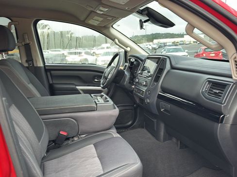 Used 2022 Nissan Titan SV image 10