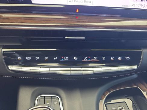 Used 2024 Cadillac Escalade Sport Platinum AWD/4WD image 24