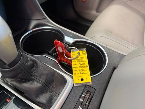 Used 2015 Toyota Highlander Limited AWD/4WD image 37