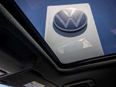 New 2026 Volkswagen Tiguan SE R-Line FWD image 49