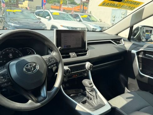 Used 2024 Toyota RAV4 XLE FWD image 17