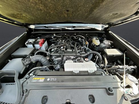 Certified 2025 Toyota 4Runner TRD Off-Road Premium AWD/4WD image 35