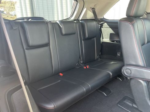 Used 2019 Toyota Highlander SE image 18