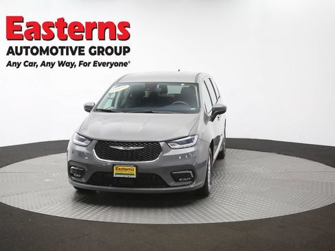 Used 2023 Chrysler Pacifica Touring-L FWD image 53