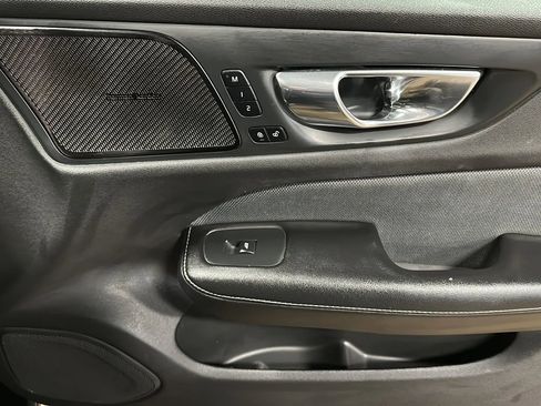 Used 2019 Volvo S60 T8 R-Design image 18