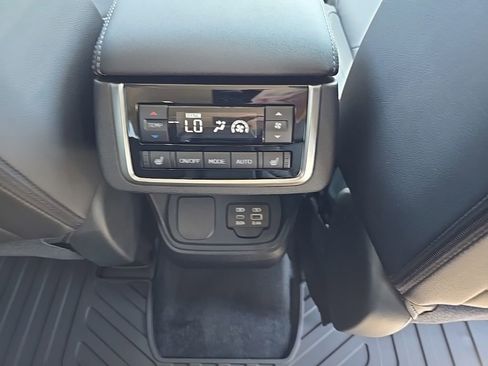 New 2025 Subaru Ascent Limited w/ Popular Package #1 image 17