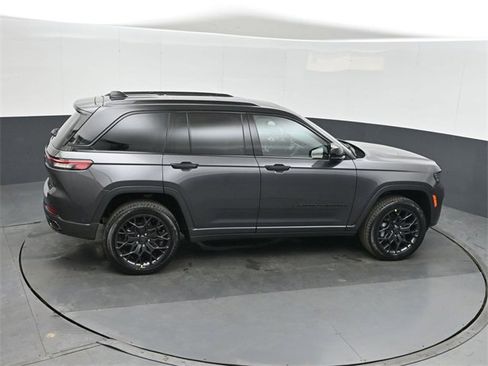 New 2025 Jeep Grand Cherokee Summit image 29
