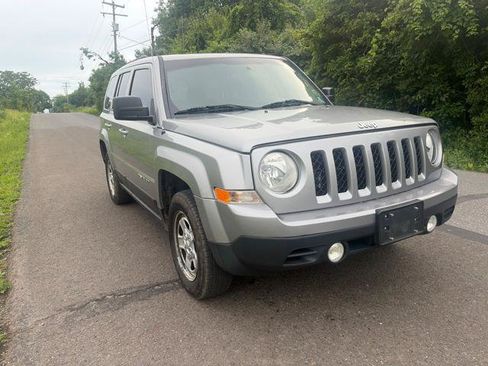 Used 2015 Jeep Patriot Sport w/ Power Value Group AWD/4WD image 3