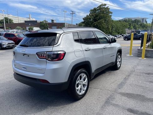 Used 2024 Jeep Compass Latitude AWD/4WD image 8