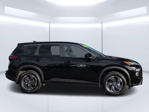 Used 2025 Nissan Rogue SV FWD image 2