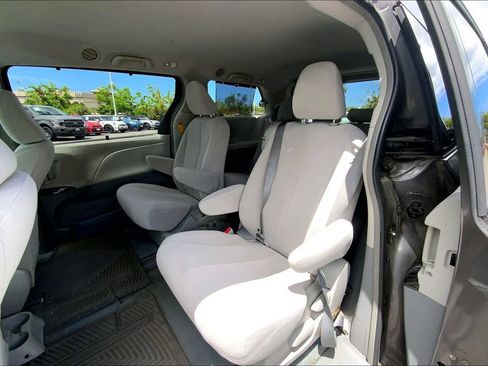 Used 2014 Toyota Sienna LE FWD image 23