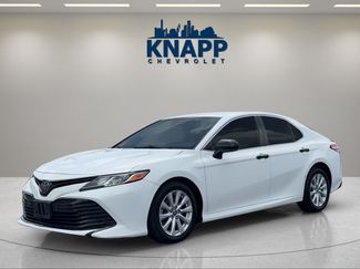 Used 2018 Toyota Camry LE FWD video 1