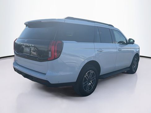 Used 2025 Ford Expedition Active AWD/4WD image 9