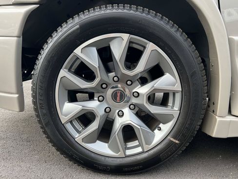 Used 2024 GMC Savana 2500 RWD image 11