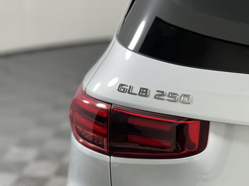 Certified 2024 Mercedes-Benz GLB 250 4MATIC image 12