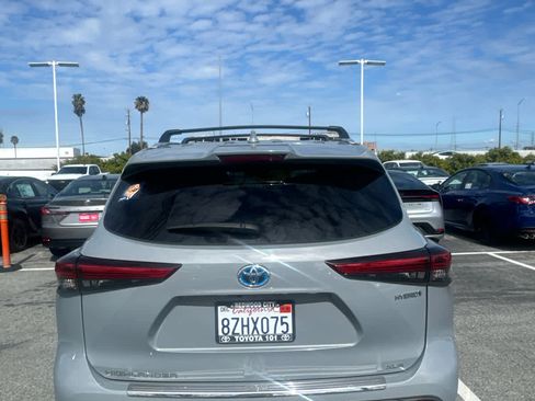 Used 2022 Toyota Highlander Bronze Edition image 4