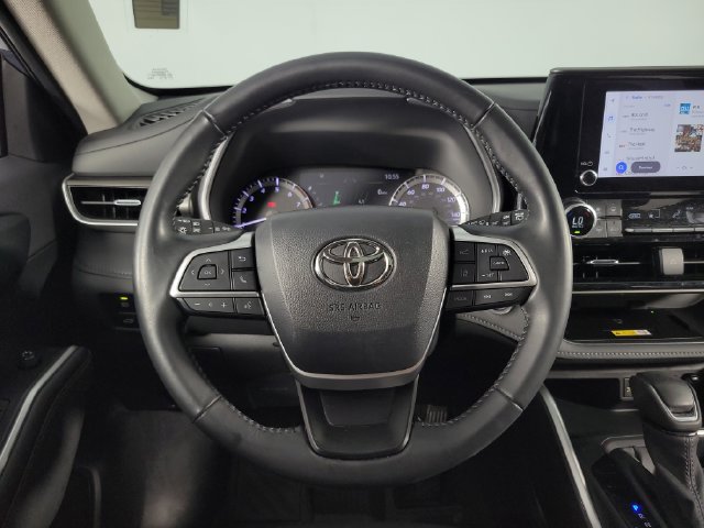 Used 2024 Toyota Highlander XLE FWD image 19