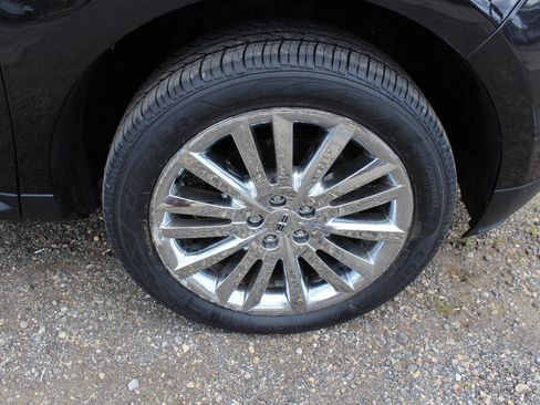 Used 2014 Lincoln MKX AWD w/ Equipment Group 102A image 27