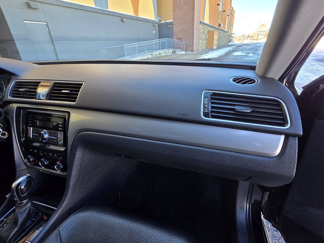 Used 2014 Volkswagen Passat 2.5 S FWD image 25