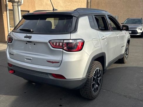 Used 2025 Jeep Compass Trailhawk AWD/4WD image 4