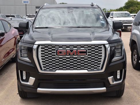 Used 2022 GMC Yukon XL Denali AWD/4WD image 3