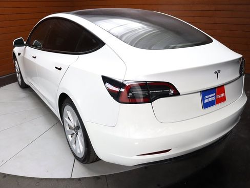 Used 2023 Tesla Model 3 Standard Range image 10