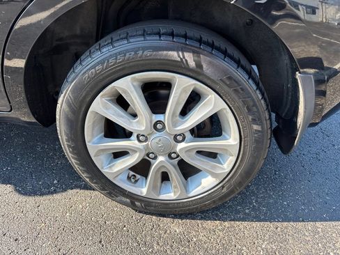 Used 2012 Kia Soul + FWD image 11