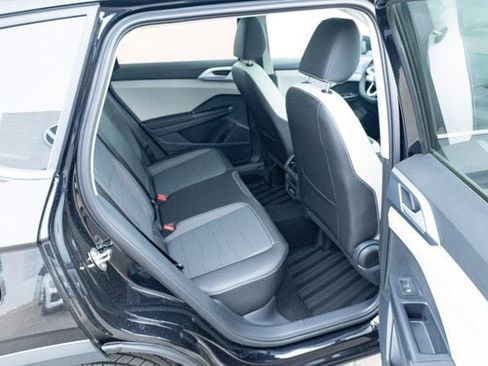 New 2026 Volkswagen Taos SE FWD image 39