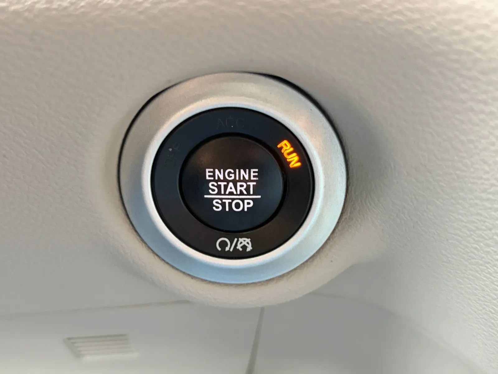 Used 2019 Chrysler Pacifica Touring-L Plus w/ Advanced Safetytec Group FWD image 27
