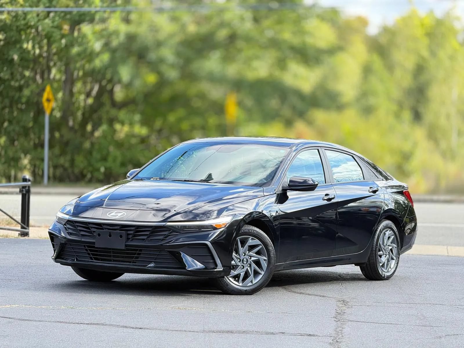 Used 2024 Hyundai Elantra SEL FWD image 2