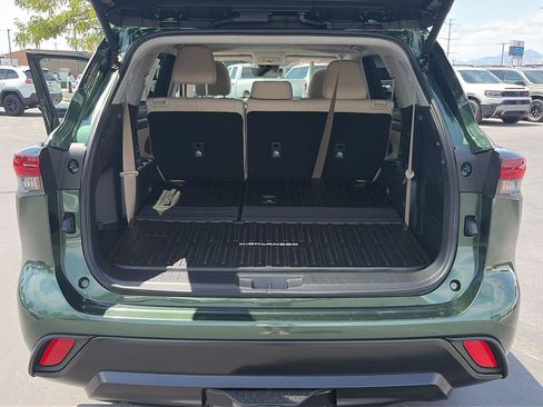 Used 2025 Toyota Highlander XLE AWD/4WD image 31