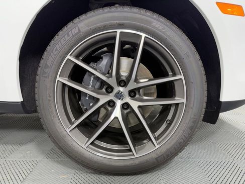 Certified 2026 Porsche Macan image 14