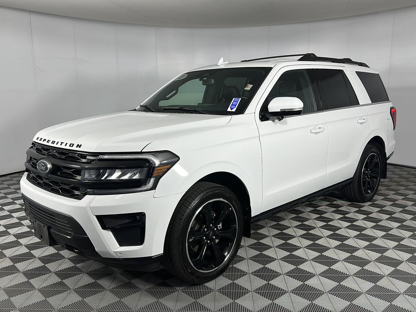 Used 2023 Ford Expedition Limited AWD/4WD image 4