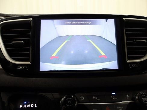 Used 2025 Chrysler Pacifica Select FWD image 23