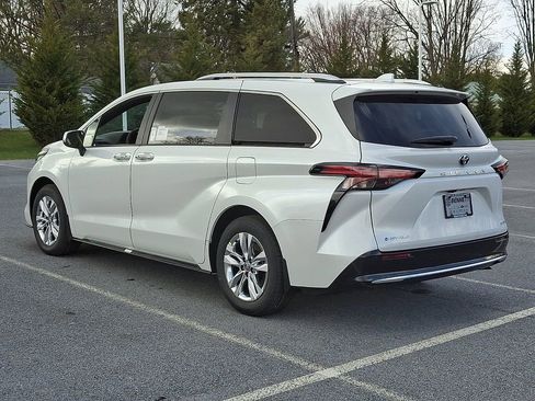 New 2026 Toyota Sienna Limited image 8